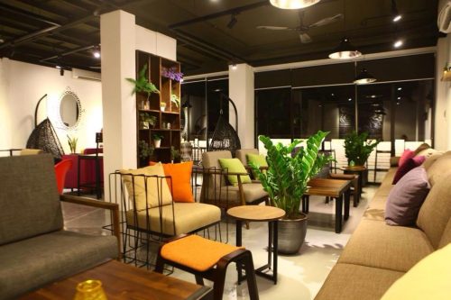 Không gian quán cà phê là một yếu tố thu hút khách hàng mục tiêu